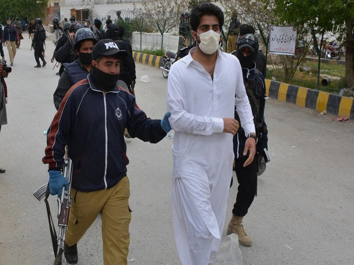 pakistan-verhaftet-aerzte,-die-gegen-coronavirus-medical-gear-protestieren;-imran-khan-drueckt-bestuerzung-aus