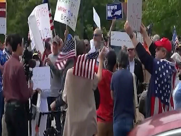 usa:-menschen-protestieren-gegen-die-regierung-in-north-carolina