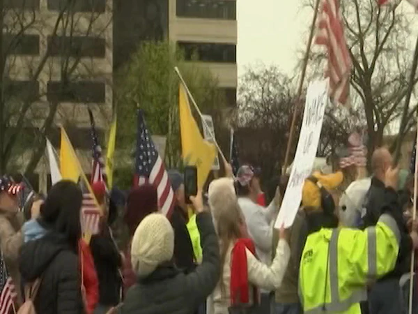 usa:-menschen-protestieren-gegen-covid-19-beschraenkungen-in-michigan