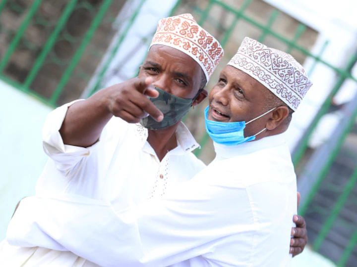 eid-ul-fitr-2020:-virtuelle-predigten,-gebete-auf-fussballplaetzen-und-in-kirchen-inmitten-einer-coronavirus-pandemie