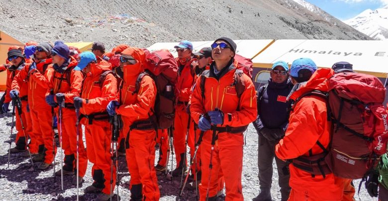 des-scientifiques-chinois-sur-l’everest-pour-le-mesurer