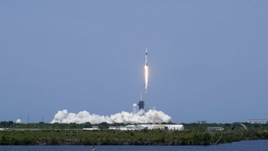 spacex-startete-zwei-astronauten-in-den-weltraum,-eine-historische-premiere